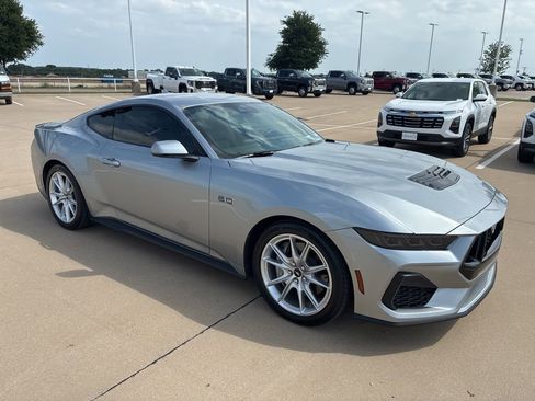 Used 2025 Ford Mustang GT Premium RWD image 5