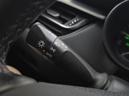 Used 2018 Toyota C-HR XLE image 24