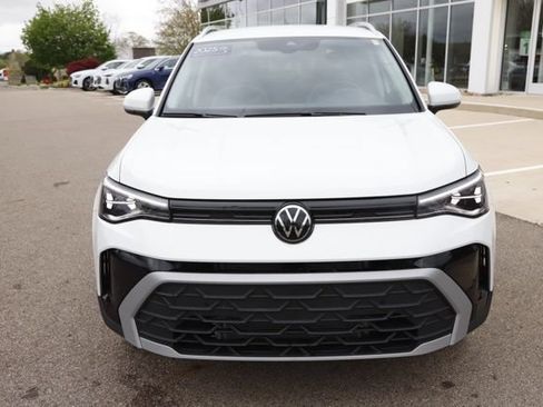 Used 2025 Volkswagen Taos SE AWD/4WD image 9