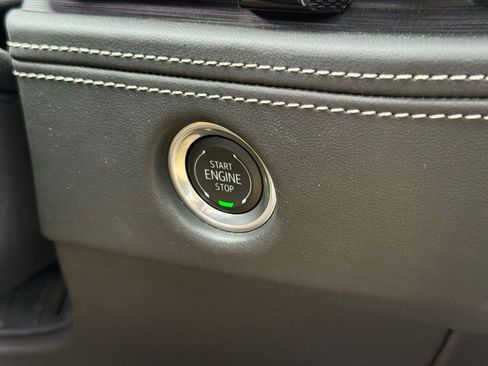 Certified 2025 Cadillac Escalade Premium Luxury Platinum w/ LPO, Floor Liner Package AWD/4WD image 32