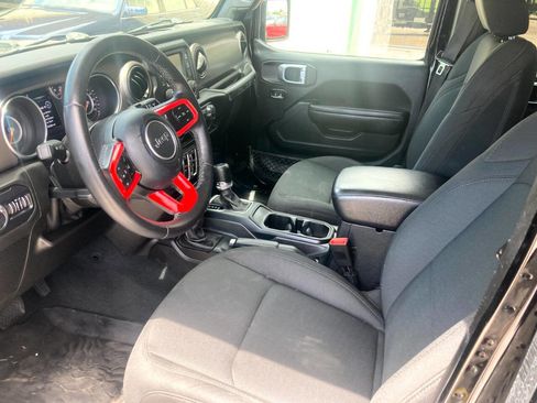Used 2018 Jeep Wrangler Unlimited Sport S AWD/4WD image 8
