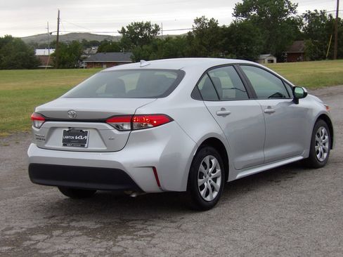Used 2025 Toyota Corolla LE FWD image 6