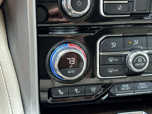 Used 2021 GMC Yukon Denali w/ Denali Premium Package image 29