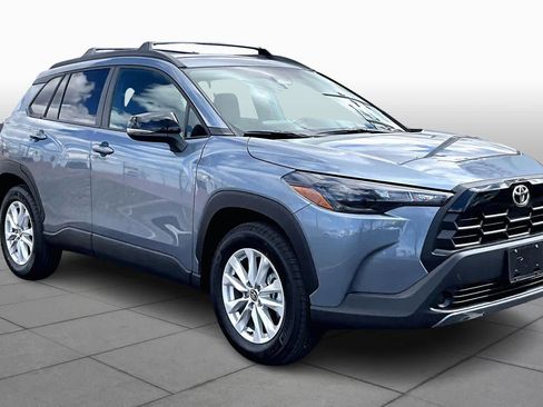 Used 2026 Toyota Corolla Cross LE image 3