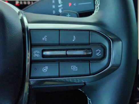 Used 2025 GMC Acadia Denali w/ Super Cruise Package AWD/4WD image 39