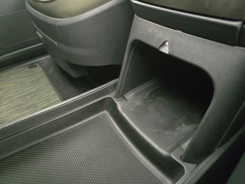 Used 2023 Rivian R1S Adventure image 33