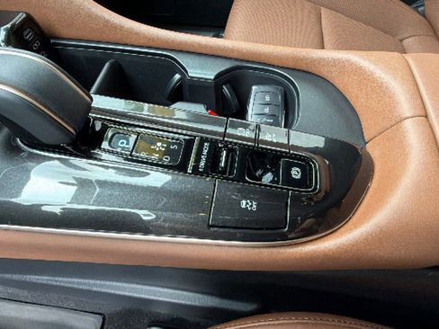 Certified 2025 Toyota Crown Signia AWD/4WD image 13