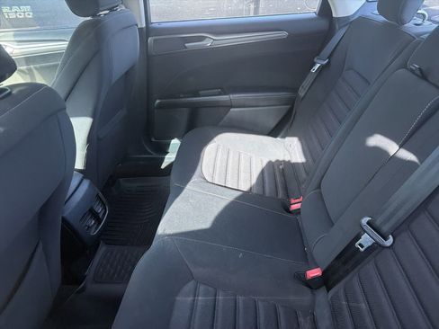 Used 2017 Ford Fusion SE w/ Fusion SE Technology Package image 7