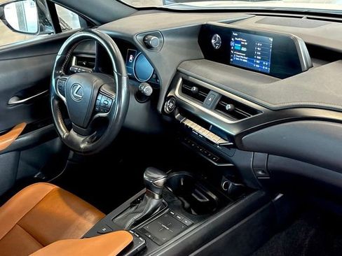 Used 2022 Lexus UX 200 w/ Premium Package image 34