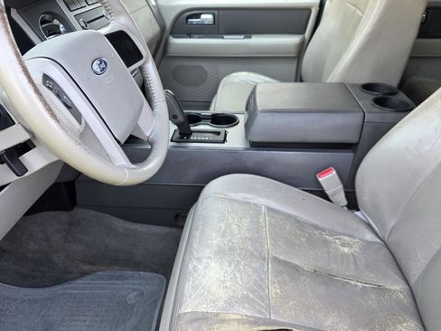 Used 2010 Ford Expedition XLT image 6