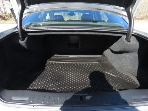 Used 2010 Cadillac DTS Luxury FWD image 17