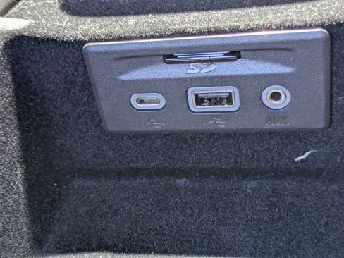 Used 2023 Chevrolet Corvette Stingray Premium Conv w/ Z51 Performance Package image 19