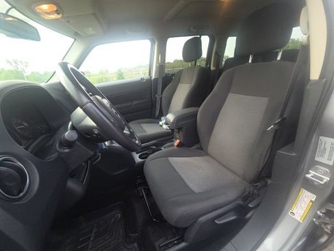 Used 2015 Jeep Patriot Latitude AWD/4WD image 20