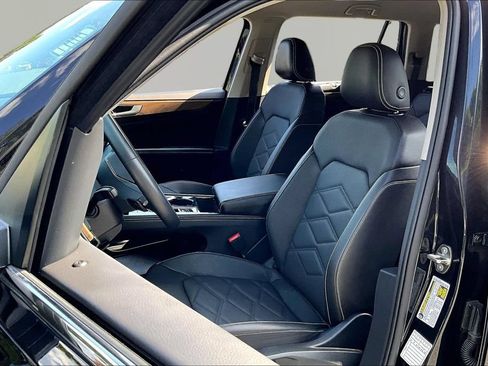 Used 2025 Volkswagen Atlas SE FWD image 15