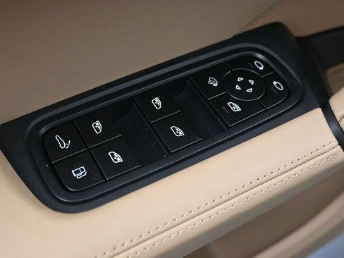 Certified 2026 Porsche Cayenne E-Hybrid Coupe AWD/4WD image 19