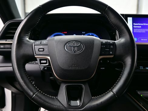 Used 2024 Toyota Crown XLE AWD/4WD image 23