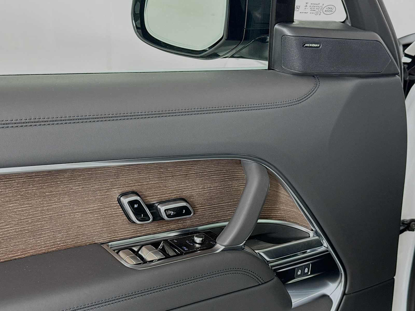 New 2026 Land Rover Range Rover Long Wheelbase SE AWD/4WD image 19