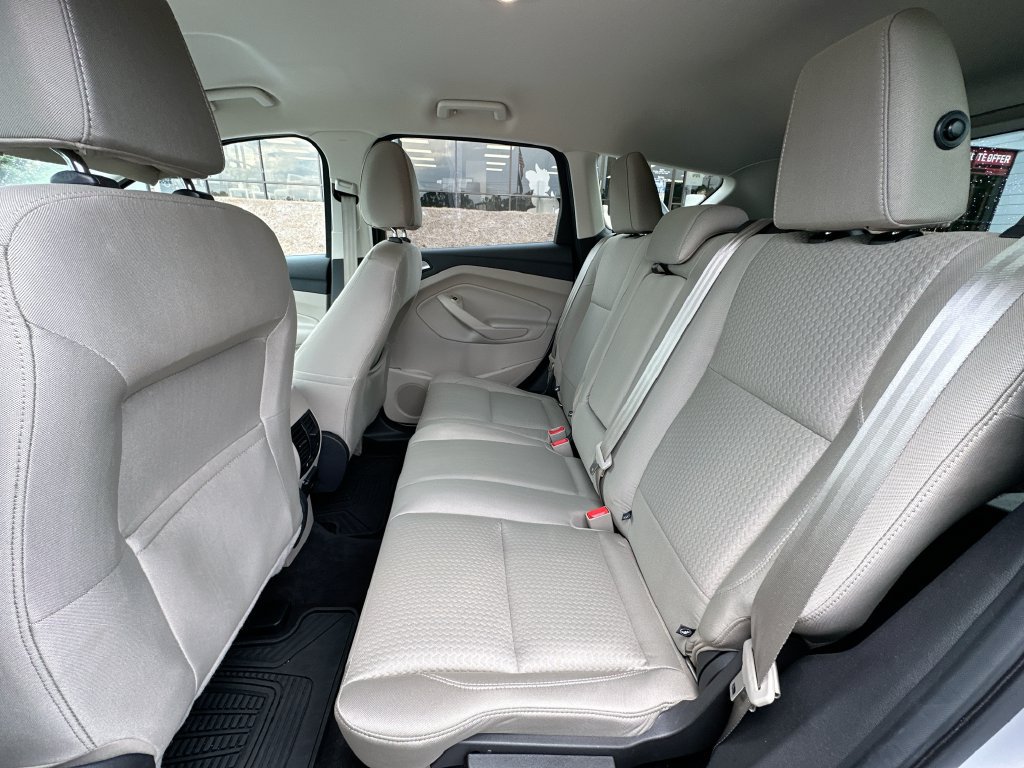 Used 2017 Ford Escape SE w/ SE Cold Weather Package AWD/4WD image 4