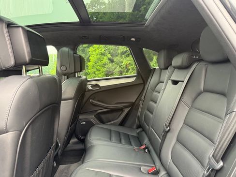 Used 2020 Porsche Macan Turbo AWD/4WD image 18