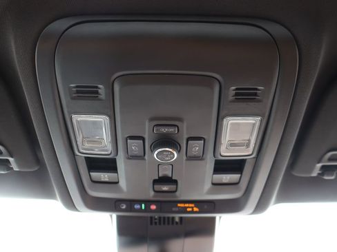 Used 2025 Chevrolet Tahoe High Country image 19