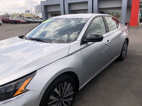 Used 2025 Nissan Altima 2.5 SV image 3
