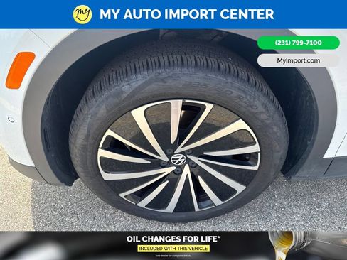 Used 2025 Volkswagen ID.4 Pro AWD/4WD image 9