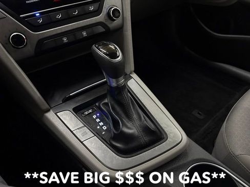 Used 2018 Hyundai Elantra SE FWD image 34