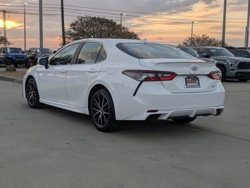 Used 2024 Toyota Camry SE image 8
