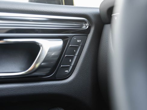 New 2026 Porsche Macan image 18