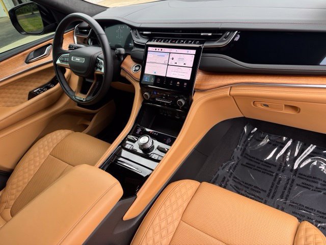 Used 2022 Jeep Grand Cherokee Summit AWD/4WD image 30