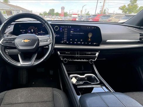Used 2024 Chevrolet Traverse LT FWD image 7