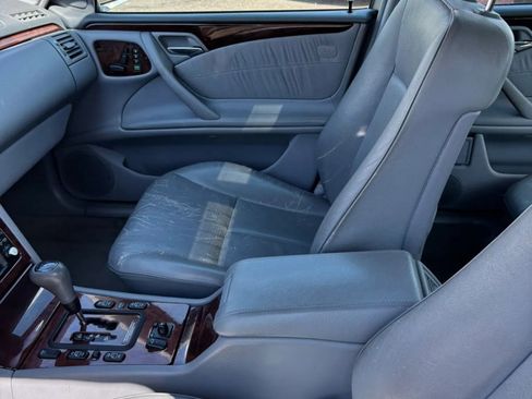 Used 2000 Mercedes-Benz E 320 Sedan image 18