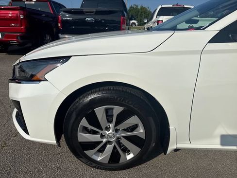 Certified 2024 Nissan Altima 2.5 S FWD image 11