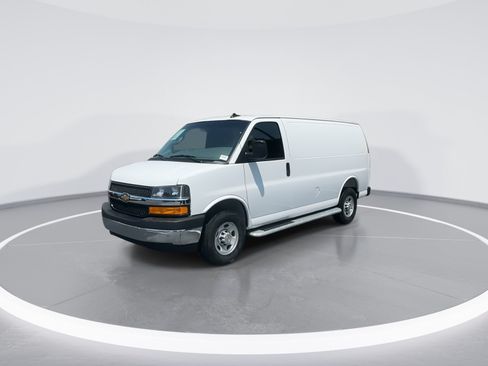 Used 2025 Chevrolet Express 2500 w/ Driver Convenience Package RWD image 6