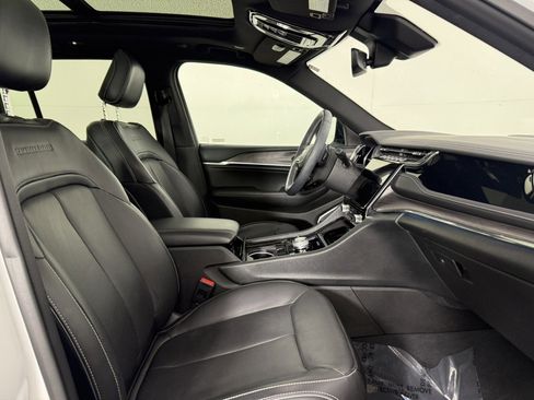 Used 2023 Jeep Grand Cherokee Overland image 10