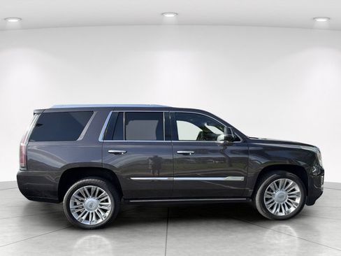 Used 2018 Cadillac Escalade Platinum AWD/4WD image 3