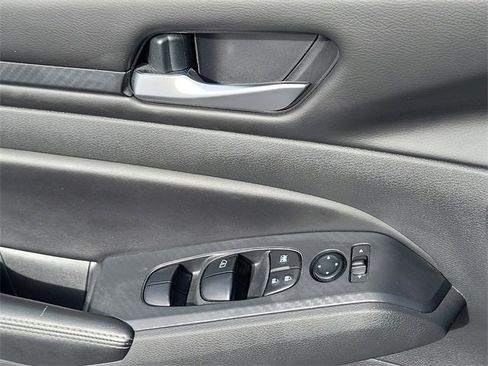 Used 2024 Nissan Altima 2.5 SV image 17