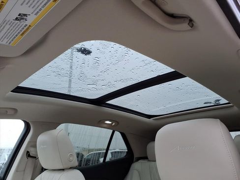 Used 2023 Buick Envision Avenir image 32