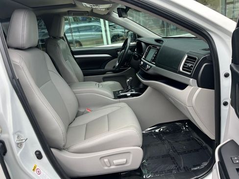 Used 2018 Toyota Highlander XLE AWD/4WD image 20