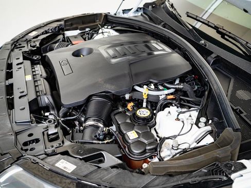 Used 2023 Land Rover Range Rover Velar R-Dynamic S image 39