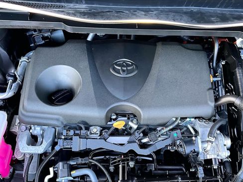 Certified 2024 Toyota Sienna LE image 32