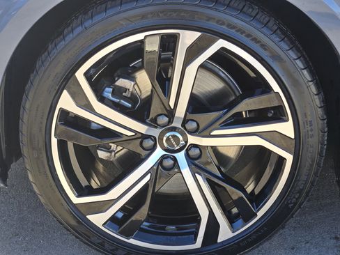 Used 2024 Volvo S60 B5 Core image 13