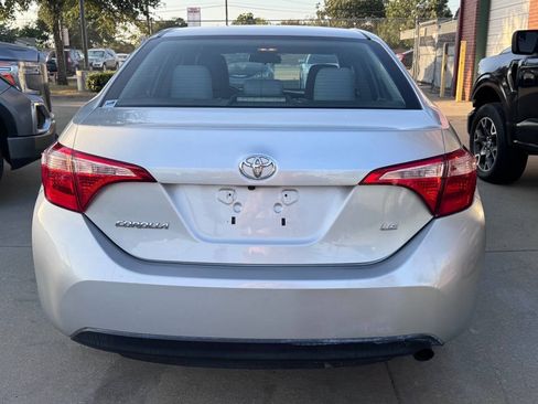 Used 2019 Toyota Corolla LE w/ Carpet Mat Package (TMS) FWD image 10