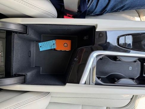 Used 2024 Volvo XC60 B5 Ultimate image 34