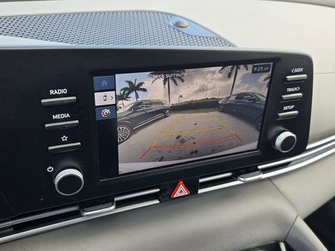 Used 2024 Hyundai Elantra SE FWD image 18