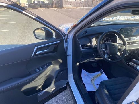 New 2026 Mitsubishi Outlander Trail Edition image 10