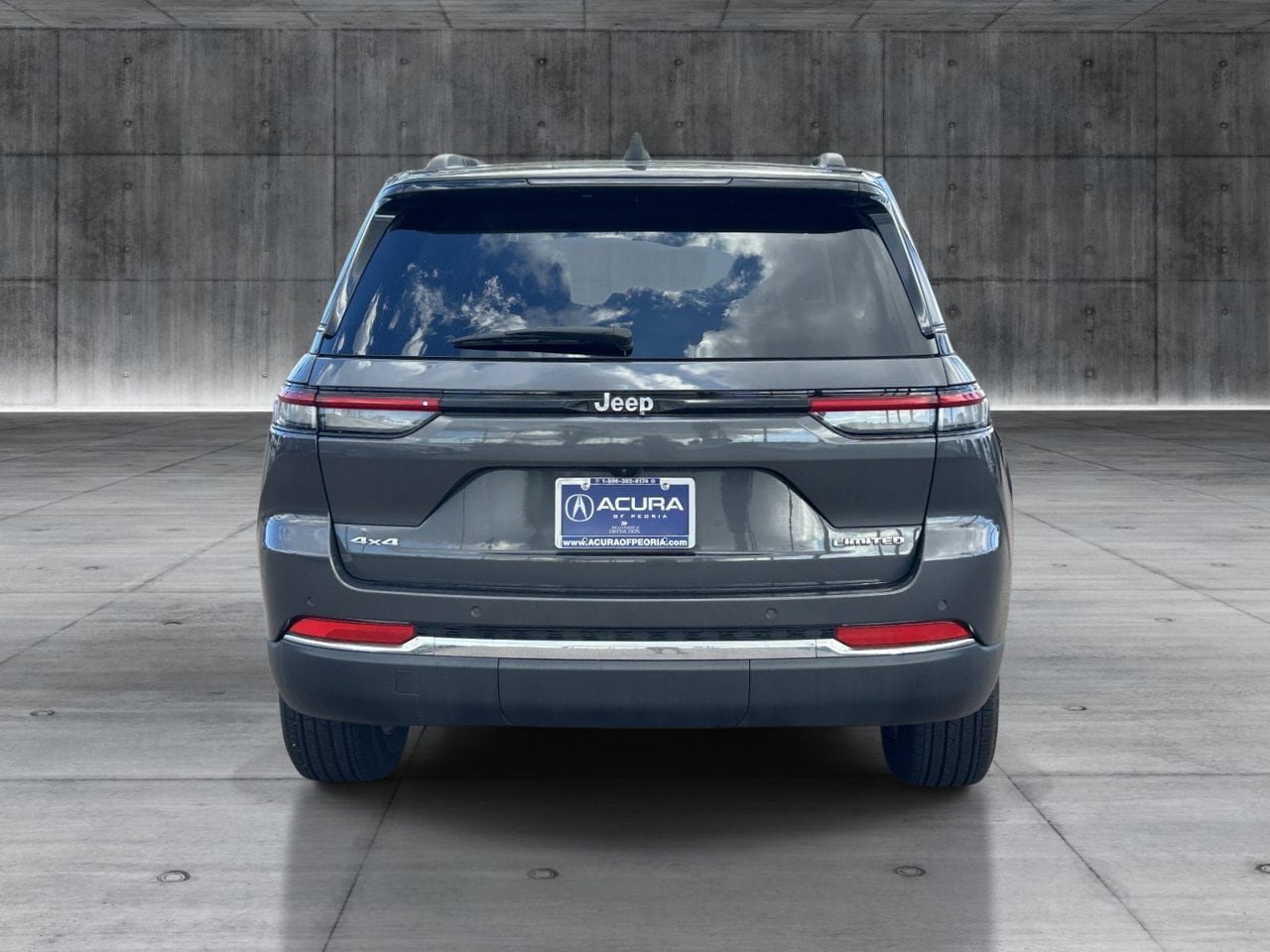 Used 2023 Jeep Grand Cherokee Limited AWD/4WD image 4