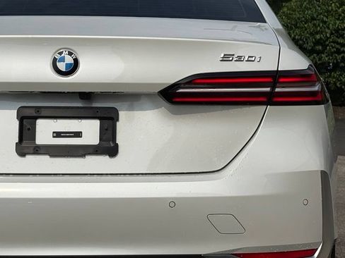 Used 2024 BMW 530i xDrive w/ Convenience Package AWD/4WD image 7