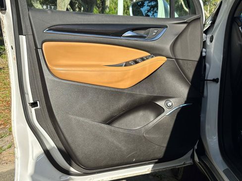 Used 2019 Buick Enclave Essence FWD image 17