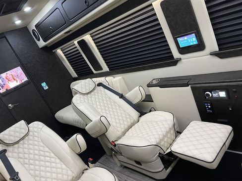 Used 2021 Mercedes-Benz Sprinter 3500 image 3